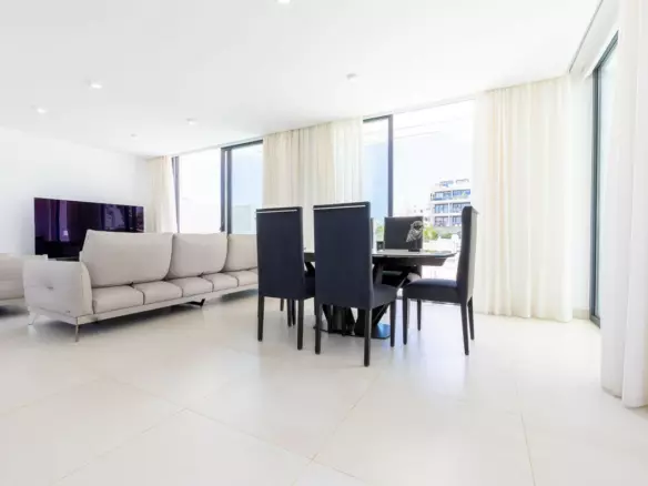 2-bedroom Apartment In Fuengirola, Spain (126 M²)