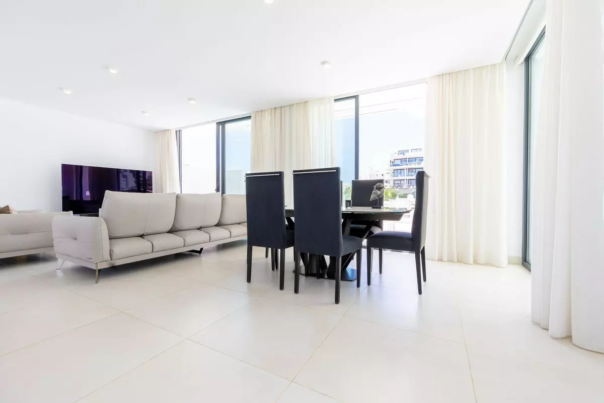 2-bedroom Apartment In Fuengirola, Spain (126 M²)