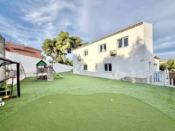 6-bedroom Villa In Orihuela, Spain (218 M²)