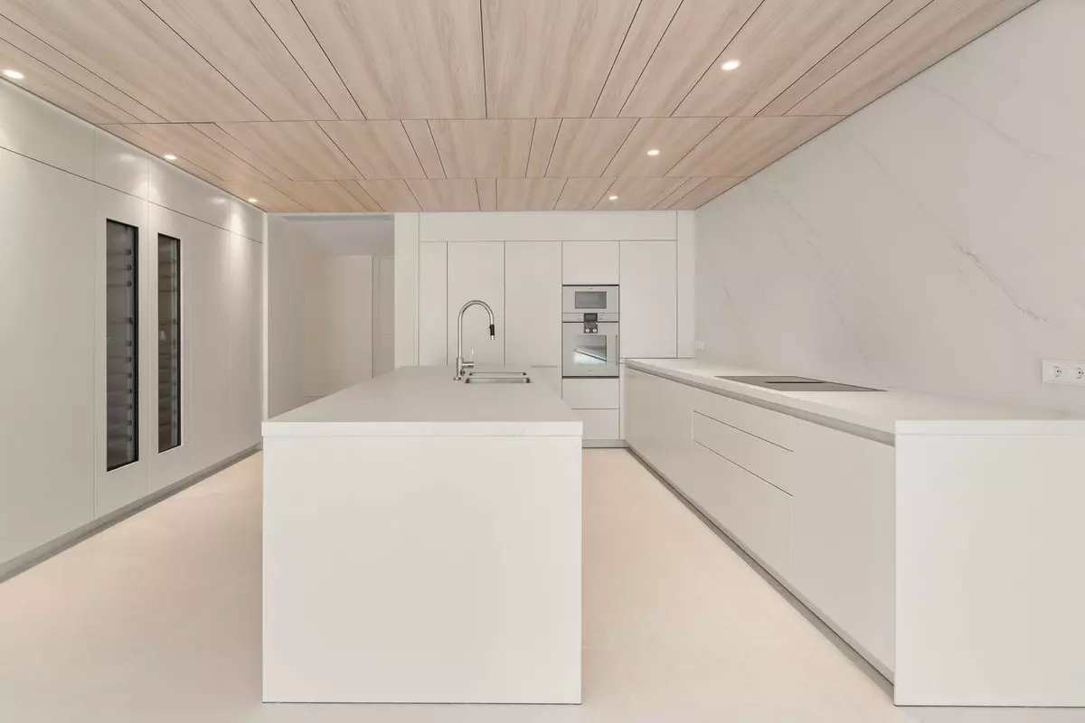 4-bedroom Apartment In Marbella, Spain (244 M²)