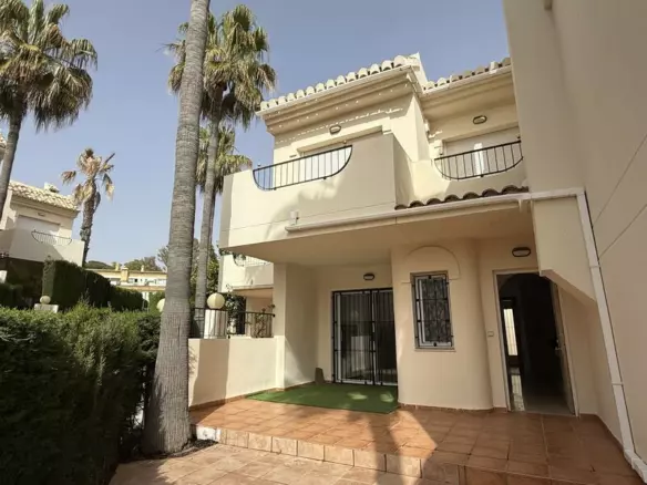 3-bedroom Town House In Marbella, Spain (227 M²)