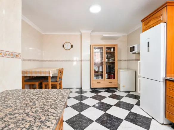 3-bedroom Apartment In Fuengirola, Spain (92 M²)