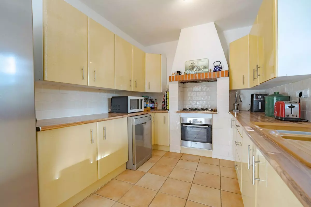 5-bedroom Country House In Coín, Spain (215 M²)