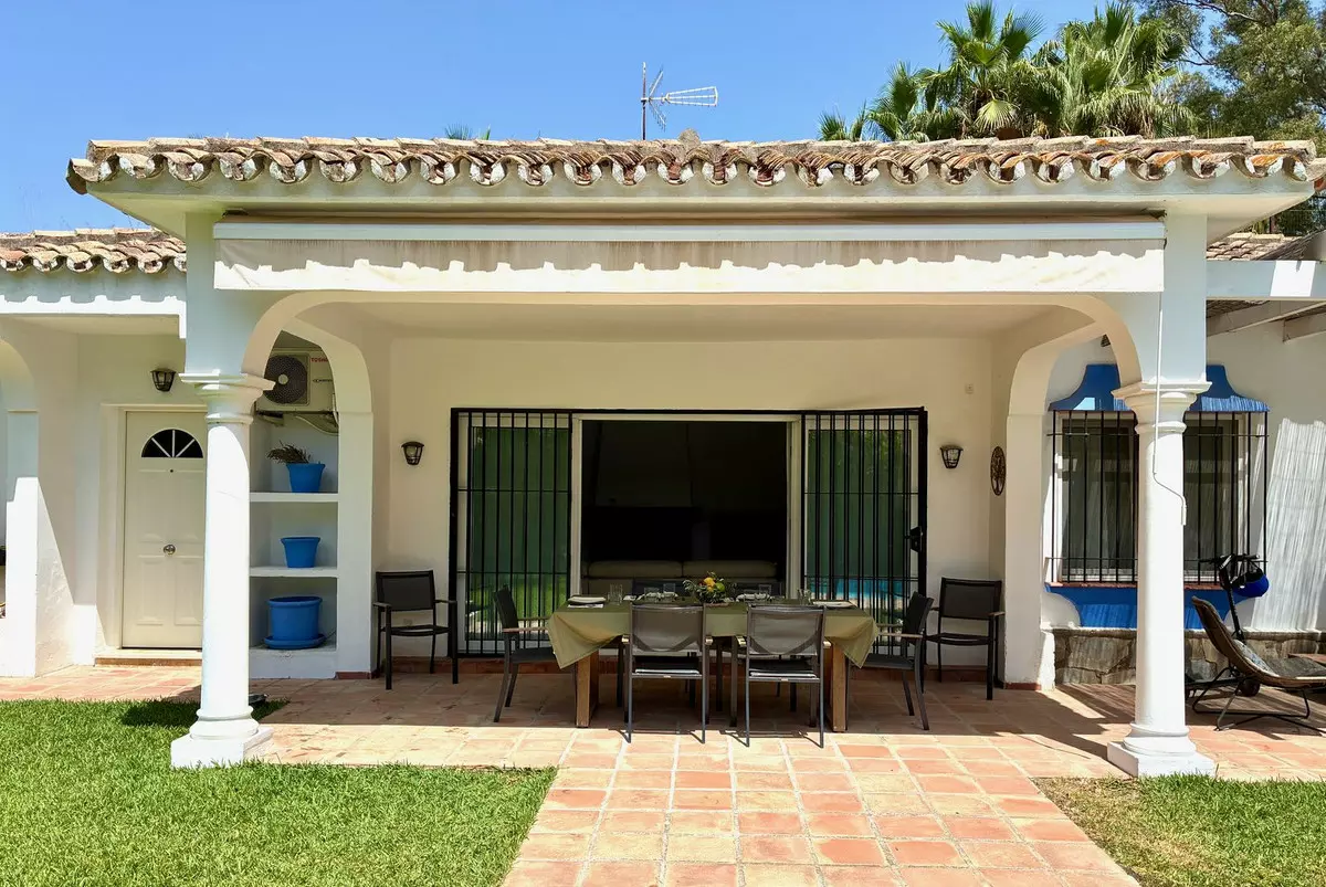 3-bedroom Villa In Estepona, Spain (139 M²)