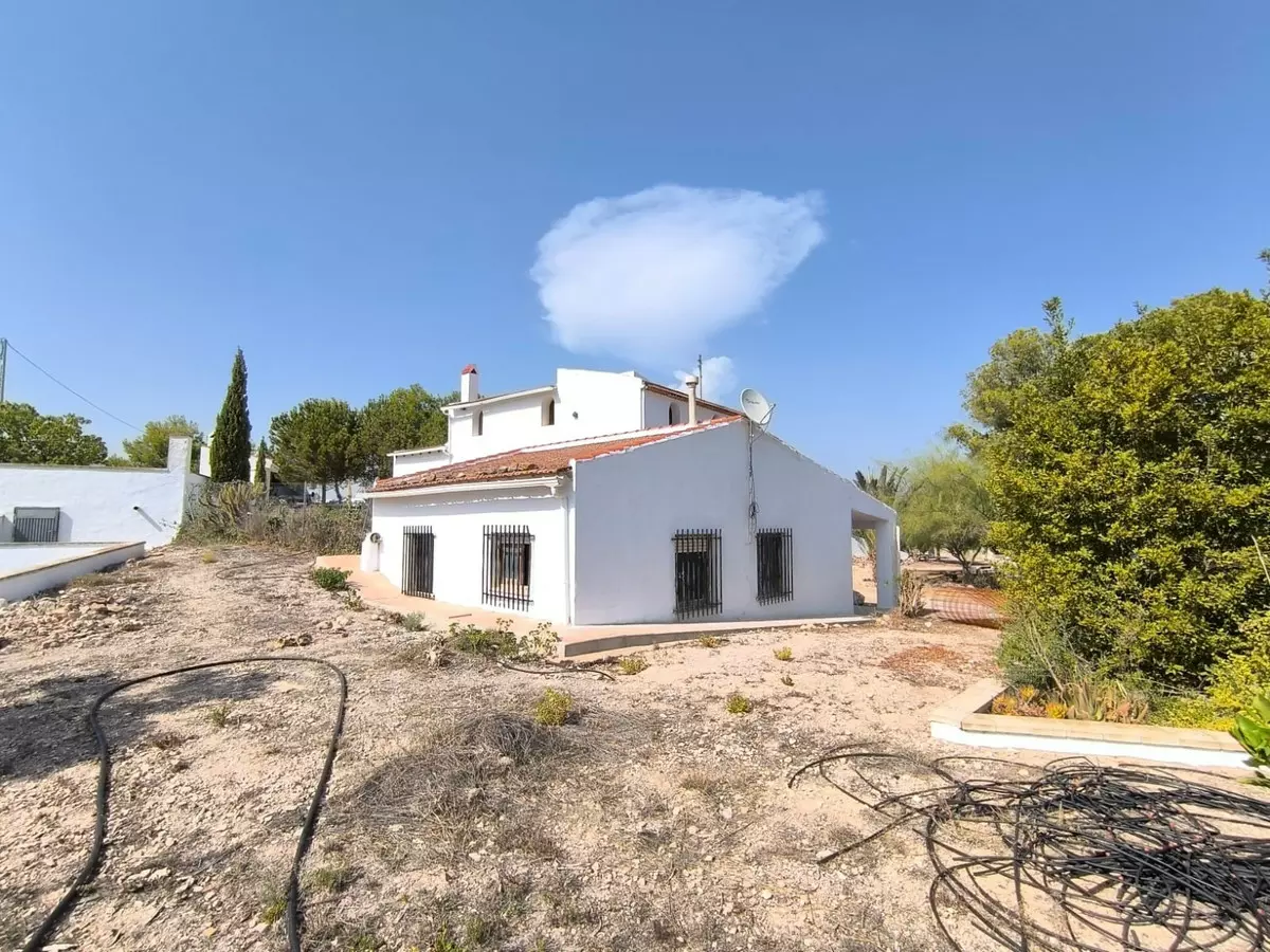 8-bedroom Villa In Novelda, Spain (414 M²)