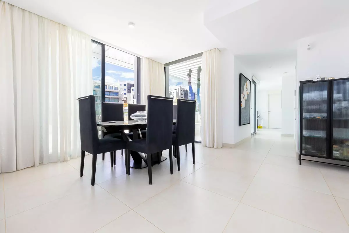 2-bedroom Apartment In Fuengirola, Spain (126 M²)