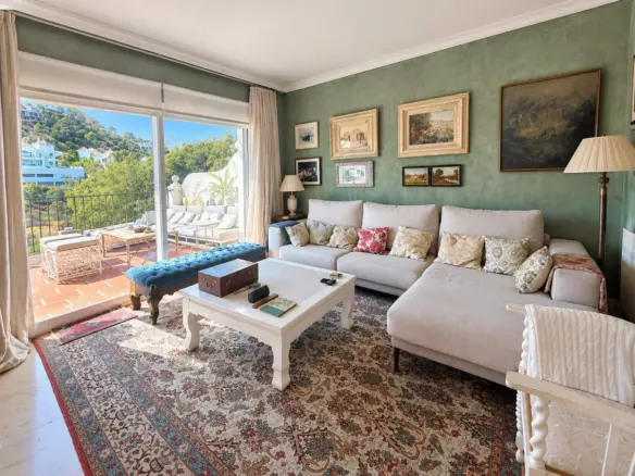 5-bedroom Town House In Benahavis, Spain (208 M²)