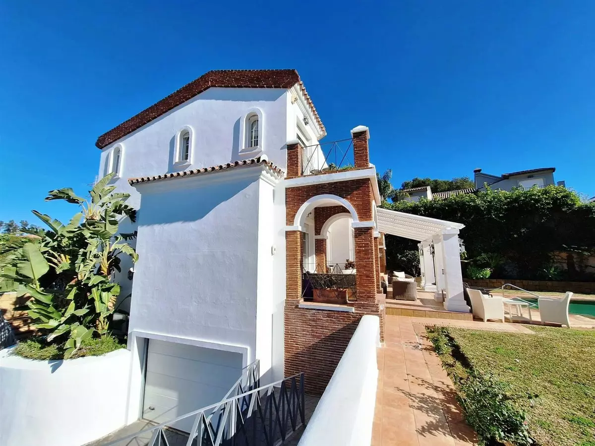 4-bedroom Villa In Marbella, Spain (404 M²)