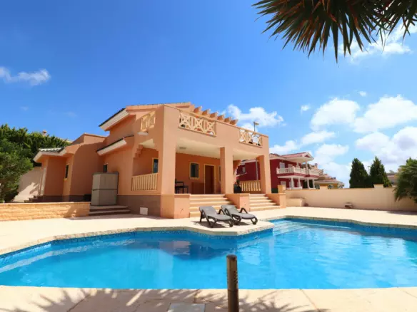 4-bedroom Villa In Rojales, Spain (175 M²)