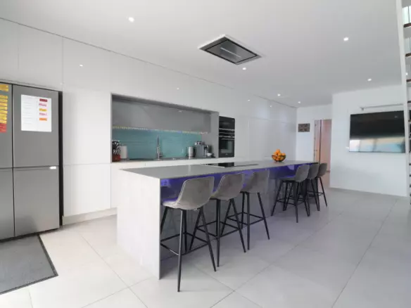 4-bedroom Villa In Benijofar, Spain (319 M²)