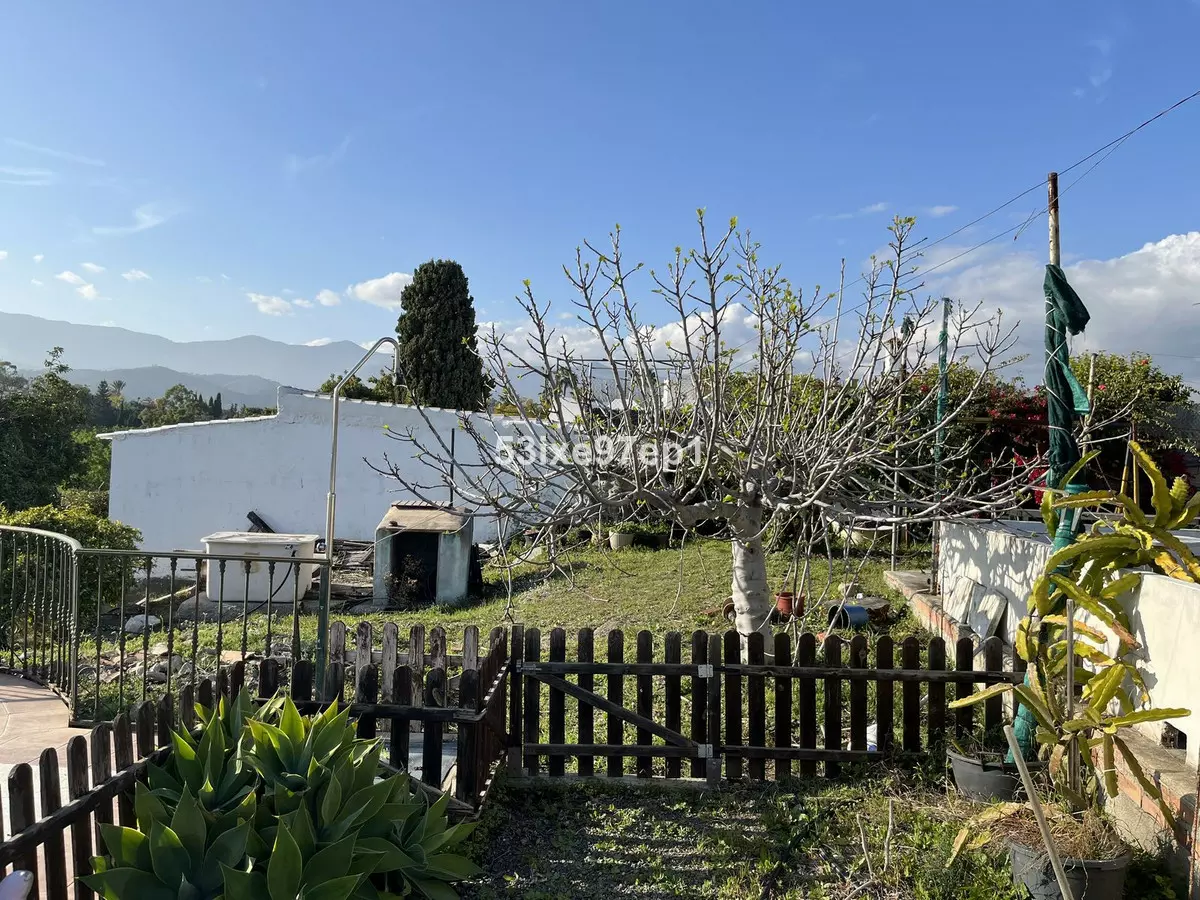 3-bedroom Country House In Estepona, Spain (253 M²)