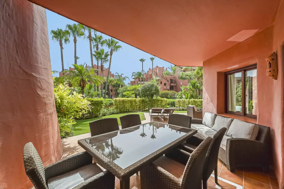 2-bedroom Apartment In Estepona, Spain (189 M²)