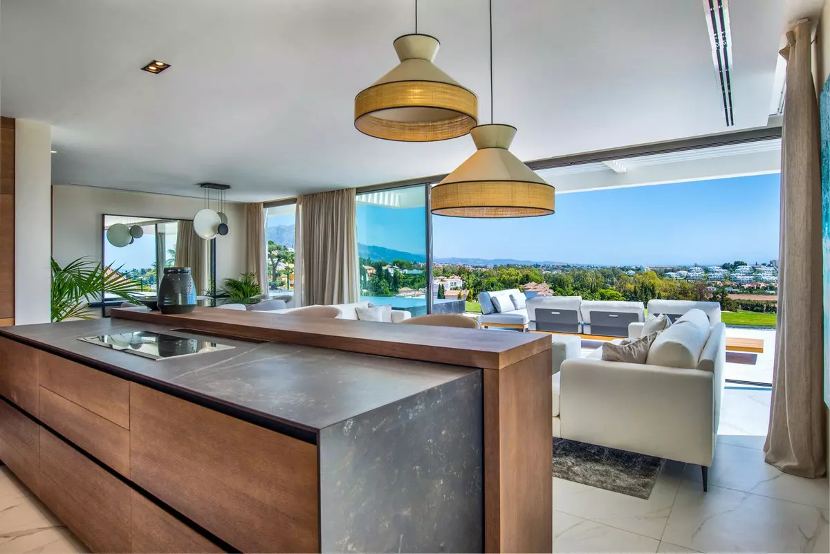 3-bedroom Apartment In Estepona, Spain (180 M²)