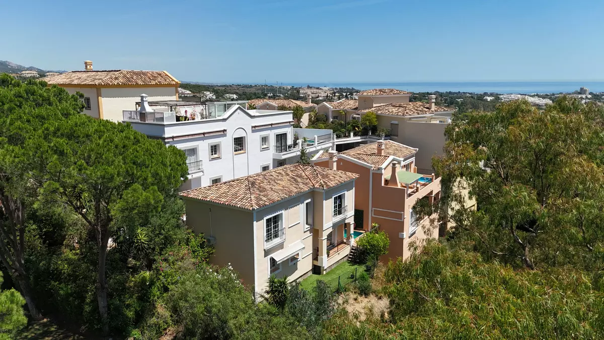 3-bedroom Villa In Marbella, Spain (204 M²)