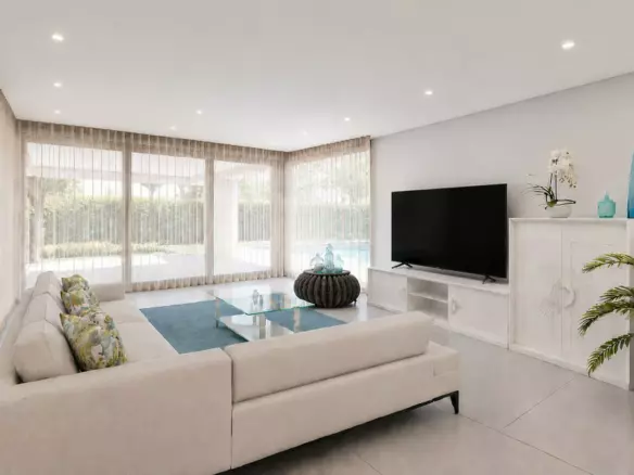 4-bedroom Villa In Estepona, Spain (274 M²)