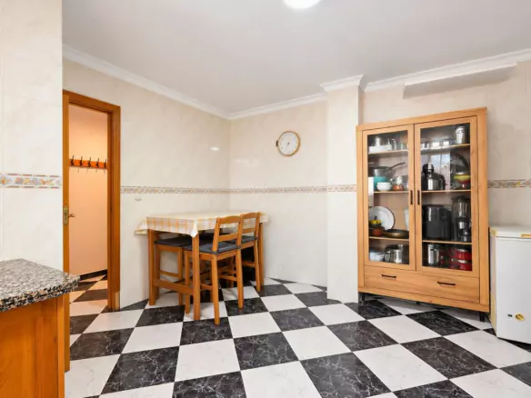 3-bedroom Apartment In Fuengirola, Spain (92 M²)