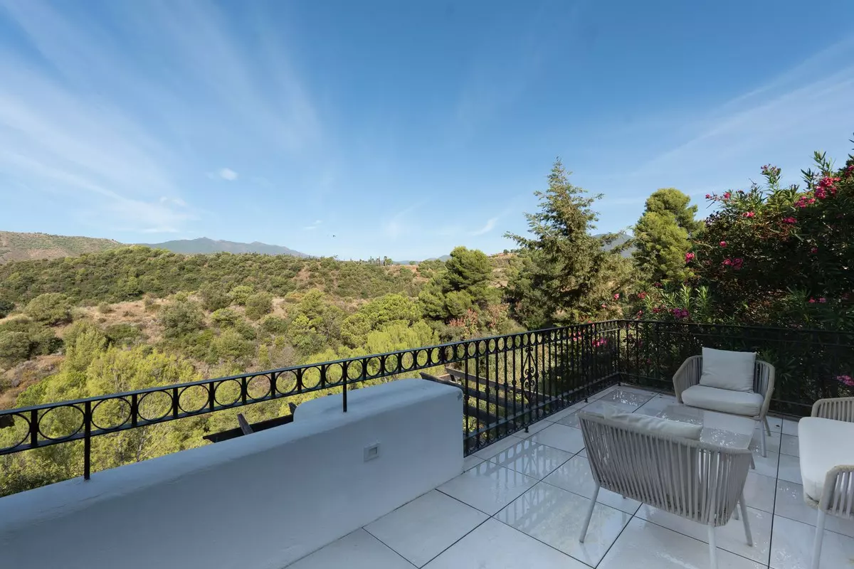 3-bedroom Villa In Istan, Spain (144 M²)