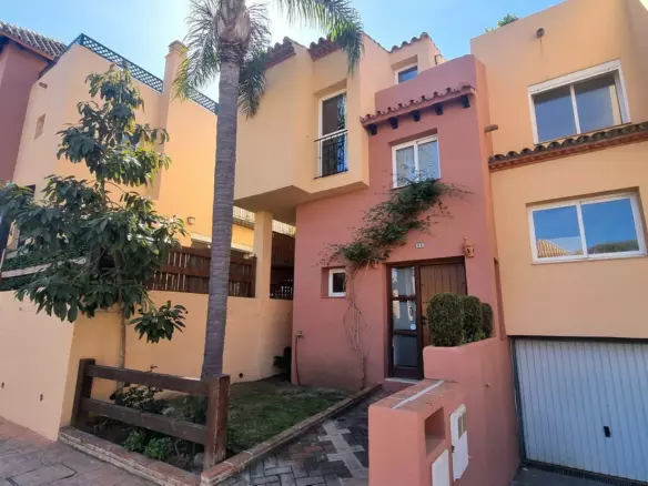 3-bedroom Town House In Marbella, Spain (209 M²)