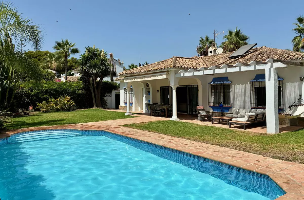 3-bedroom Villa In Estepona, Spain (139 M²)