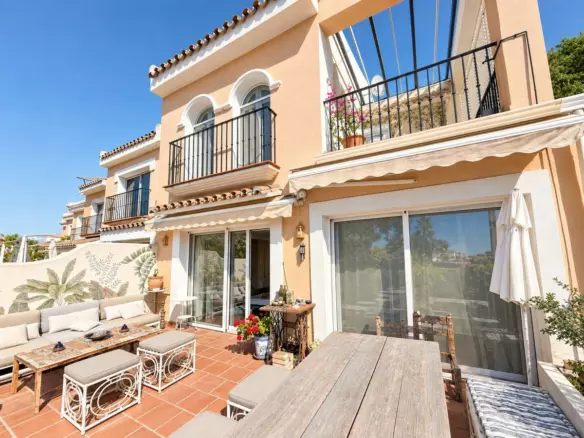 5-bedroom Town House In Benahavis, Spain (208 M²)