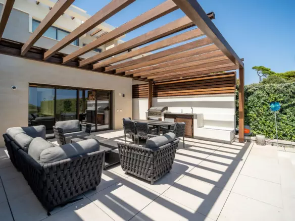 4-bedroom Town House In Estepona, Spain (398 M²)