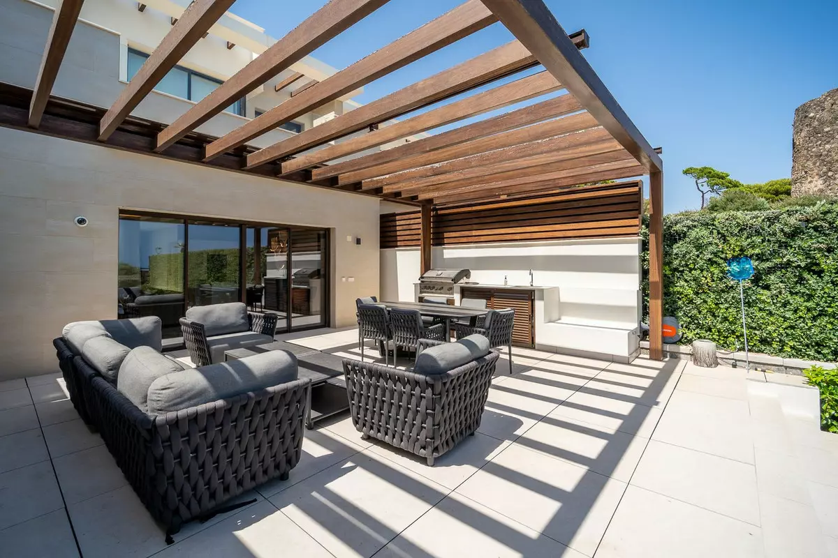 4-bedroom Town House In Estepona, Spain (398 M²)