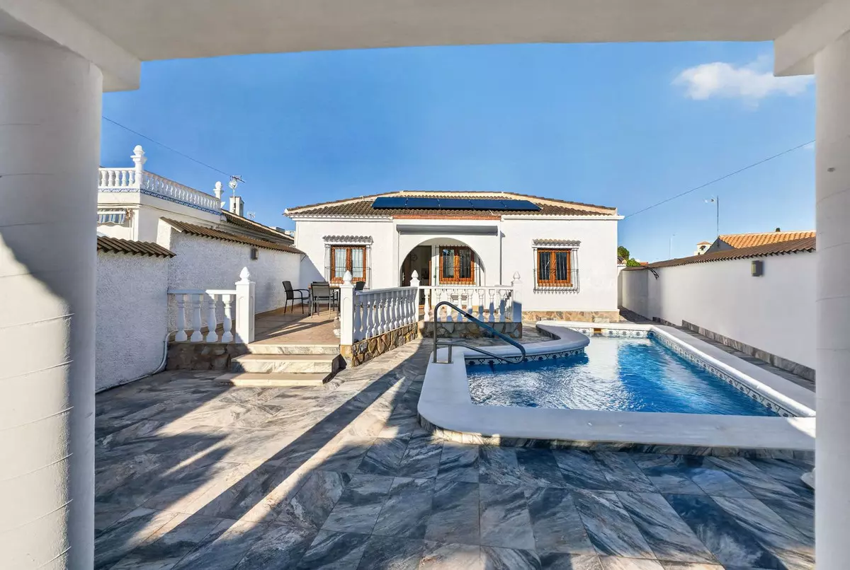 3-bedroom Villa In Torrevieja, Spain (123 M²)