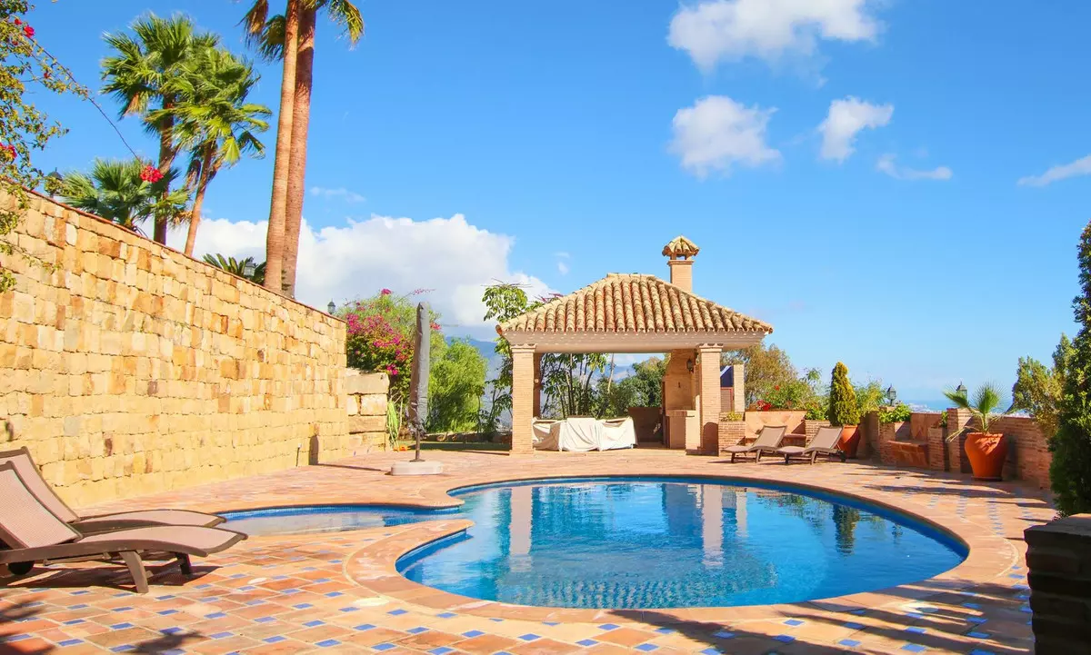 6-bedroom Villa In Marbella, Spain (477 M²)