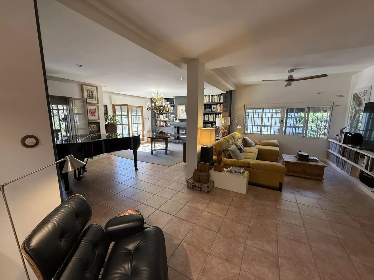 3-bedroom Villa In Torremolinos, Spain (400 M²)