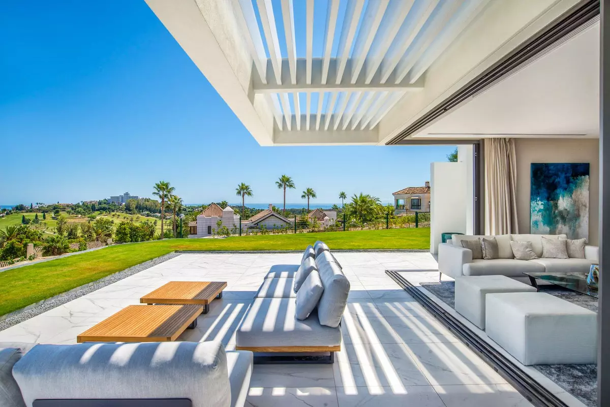 3-bedroom Apartment In Estepona, Spain (180 M²)