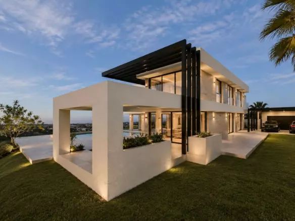 4-bedroom Villa In Estepona, Spain (274 M²)