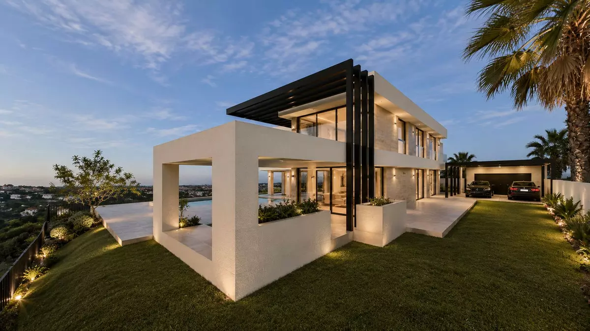 4-bedroom Villa In Estepona, Spain (274 M²)