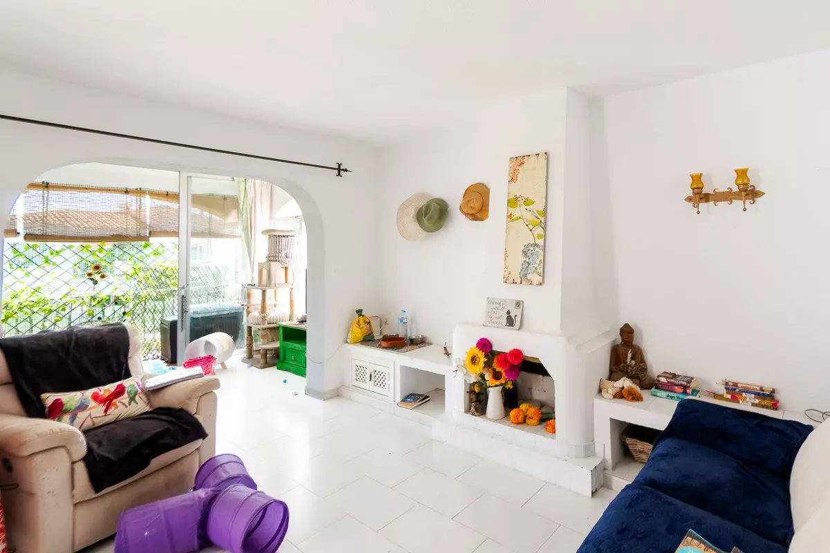 1-bedroom Apartment In Estepona, Spain (61 M²)