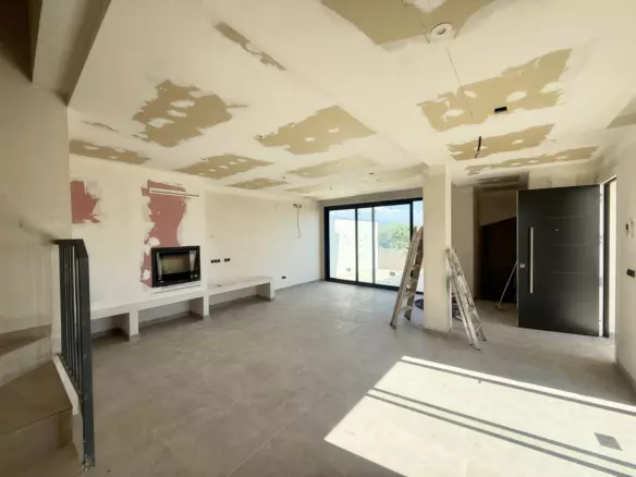 2-bedroom Villa In Estepona, Spain (124 M²)