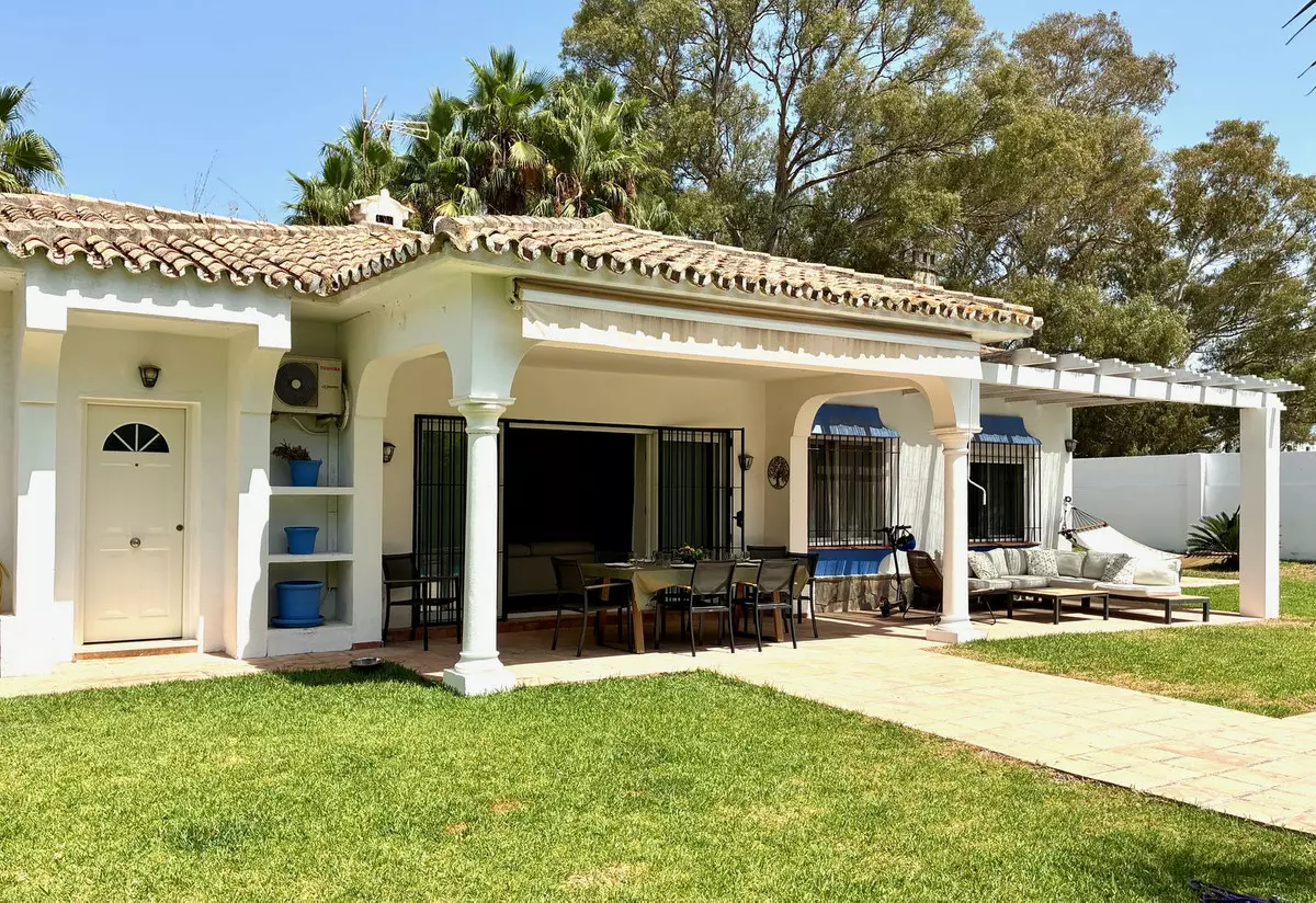 3-bedroom Villa In Estepona, Spain (139 M²)