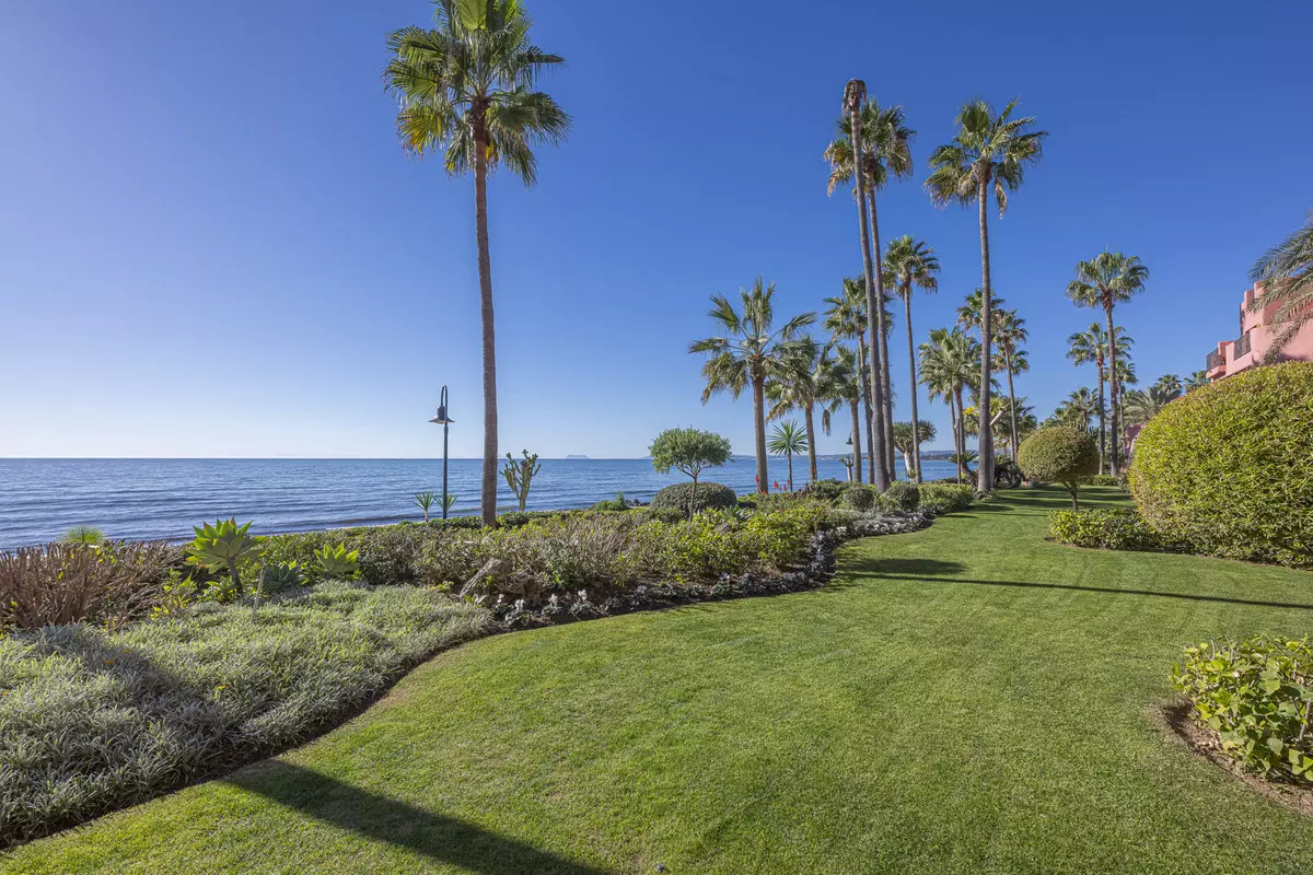 2-bedroom Apartment In Estepona, Spain (189 M²)