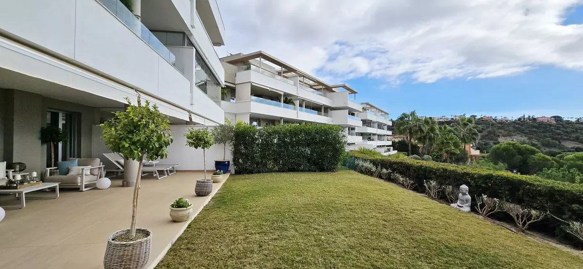 3-bedroom Apartment In Benahavis, Spain (120 M²)