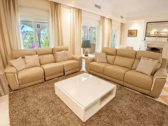 6-bedroom Villa In Estepona, Spain (967 M²)