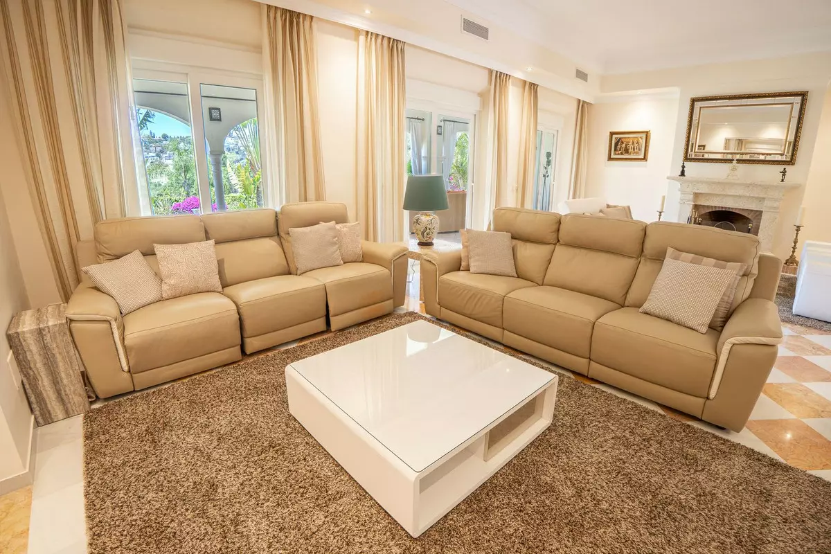 6-bedroom Villa In Estepona, Spain (967 M²)