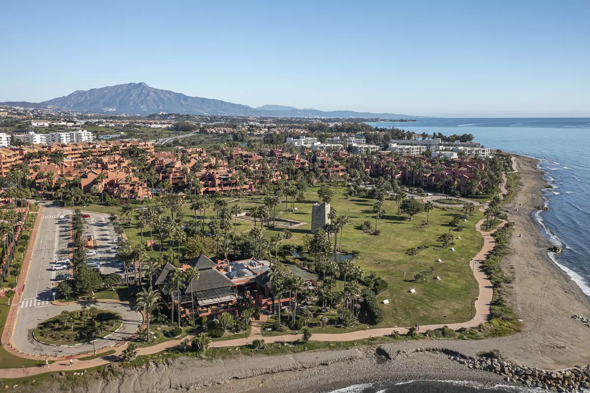 2-bedroom Apartment In Estepona, Spain (189 M²)