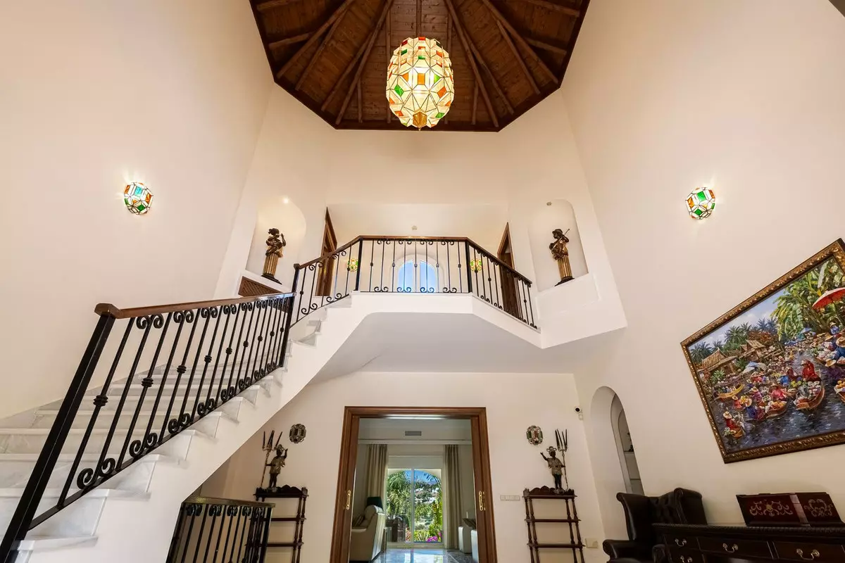 6-bedroom Villa In Estepona, Spain (967 M²)