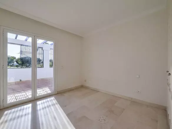 2-bedroom Apartment In Benahavis, Spain (104 M²)