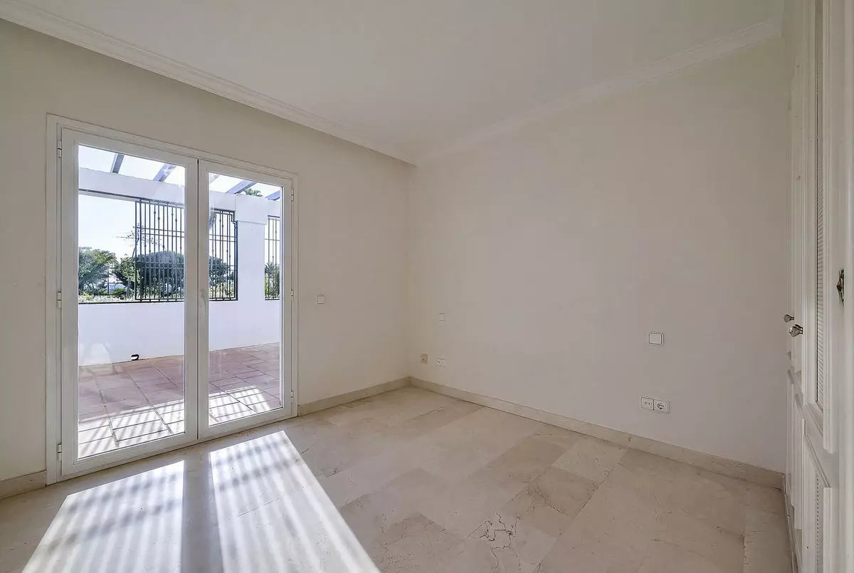 2-bedroom Apartment In Benahavis, Spain (104 M²)