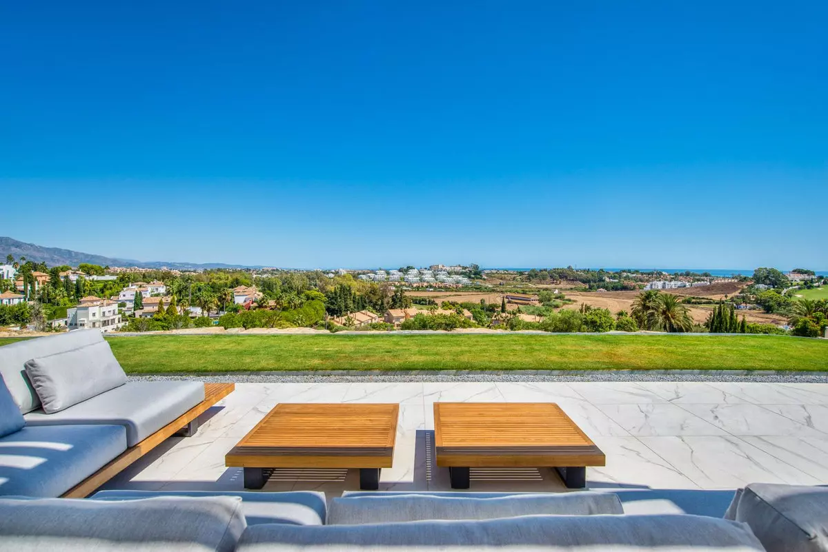 3-bedroom Apartment In Estepona, Spain (180 M²)