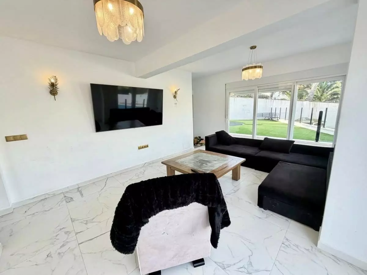 6-bedroom Villa In Orihuela, Spain (218 M²)