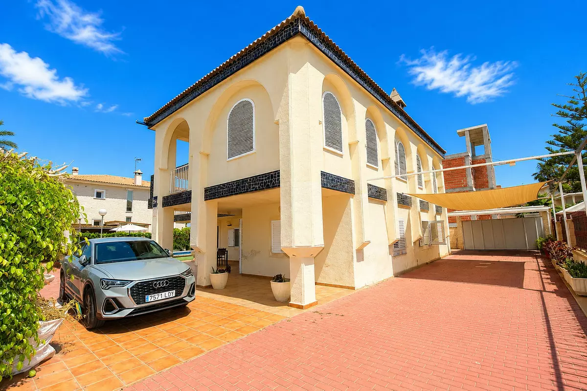 5-bedroom Villa In Orihuela, Spain (329 M²)