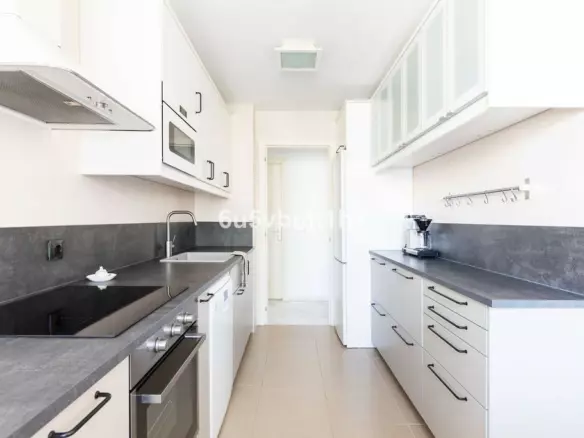 3-bedroom Apartment In Benalmádena, Spain (218 M²)