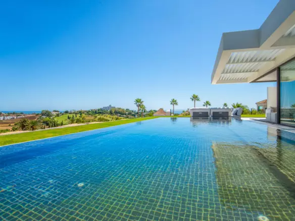 3-bedroom Apartment In Estepona, Spain (180 M²)
