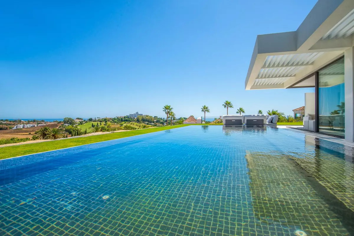 3-bedroom Apartment In Estepona, Spain (180 M²)