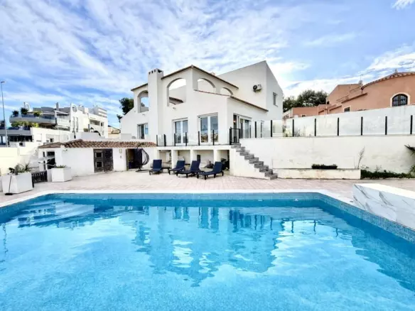 6-bedroom Villa In Orihuela, Spain (218 M²)